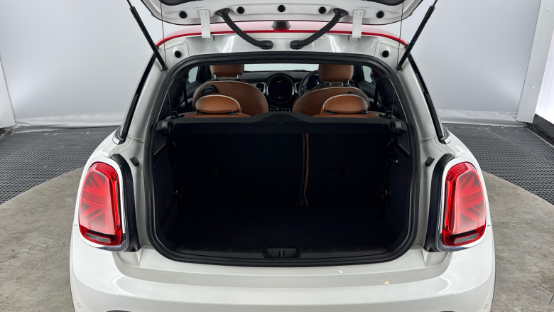 MINI Hatchback 1.5 Cooper Exclusive 3dr Auto Petrol Hatchback